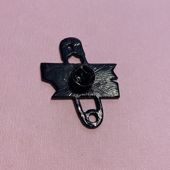 You Are Safe With Me Safety Pin Enamel Brooch - Picture 2 of 3